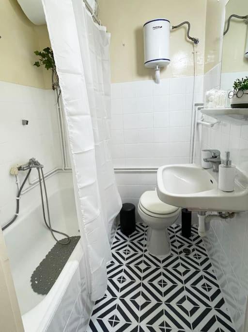 Cute And Quiet Apartment In The Center Of Athene Buitenkant foto
